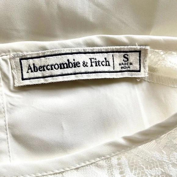 Abercrombie & Fitch Lace Shoulder Panel Top - Picture 3 of 4